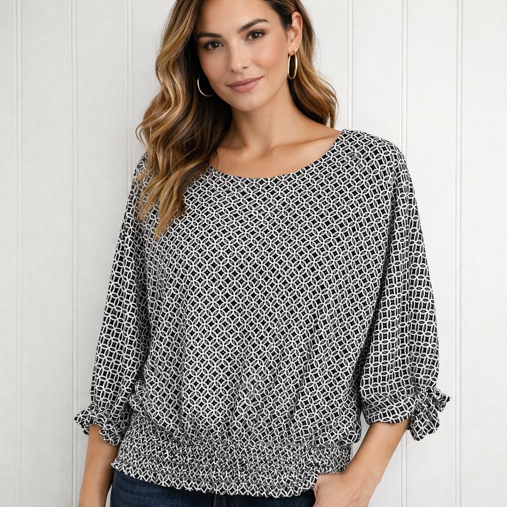 🖤 NWOT Black & White Geometric Blouse Size M Smocked Hem Boho Career Chic